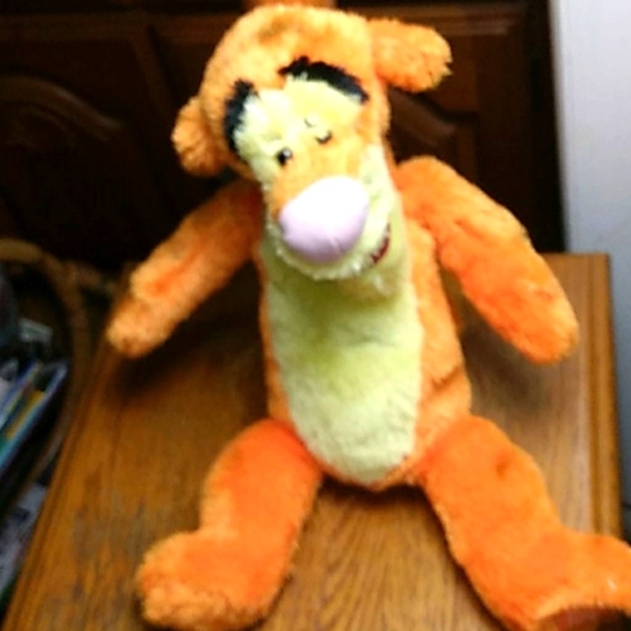 - Disney Core Tigger - Picture 1 of 7